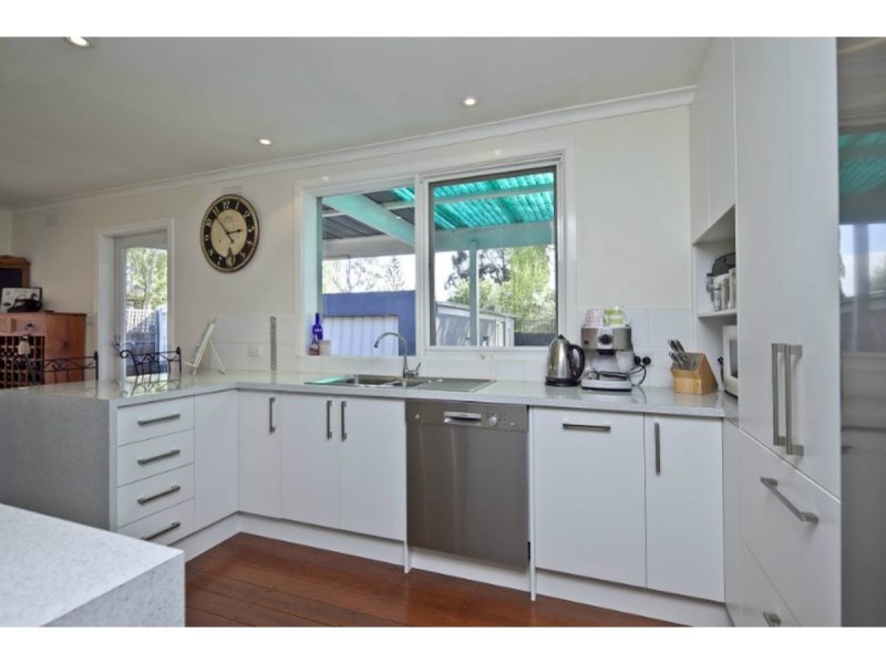 18 Helvetia Court, Frankston VIC 3199