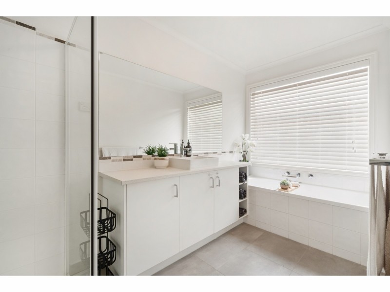 12 Landhill Close, Langwarrin VIC 3910