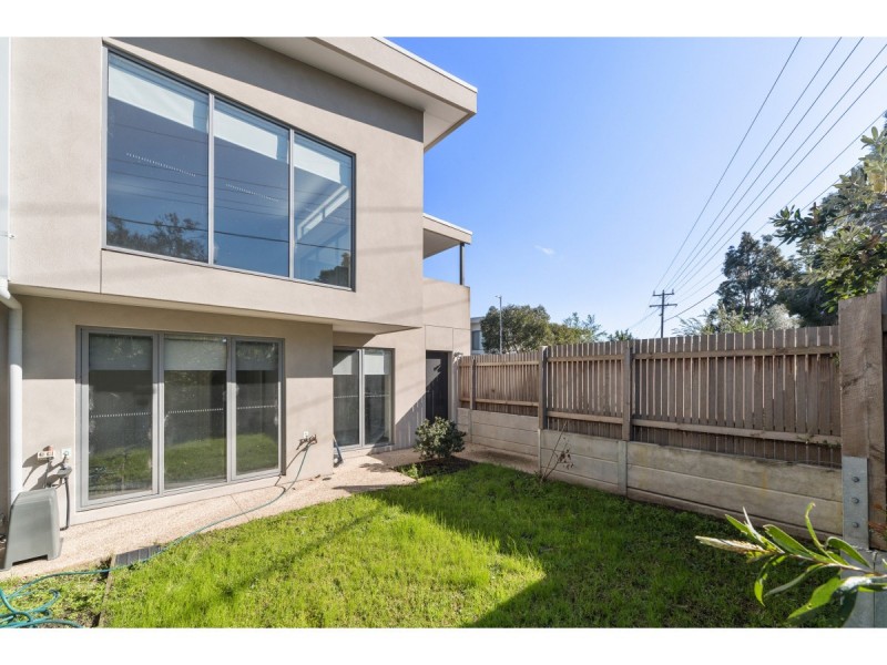 1 Carnation Court, Frankston VIC 3199