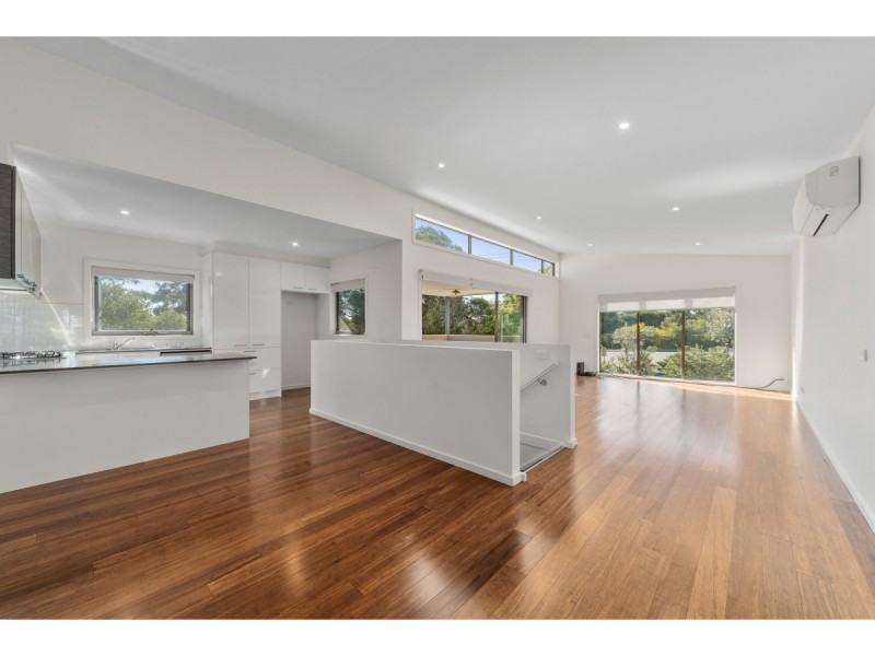 1 Carnation Court, Frankston VIC 3199