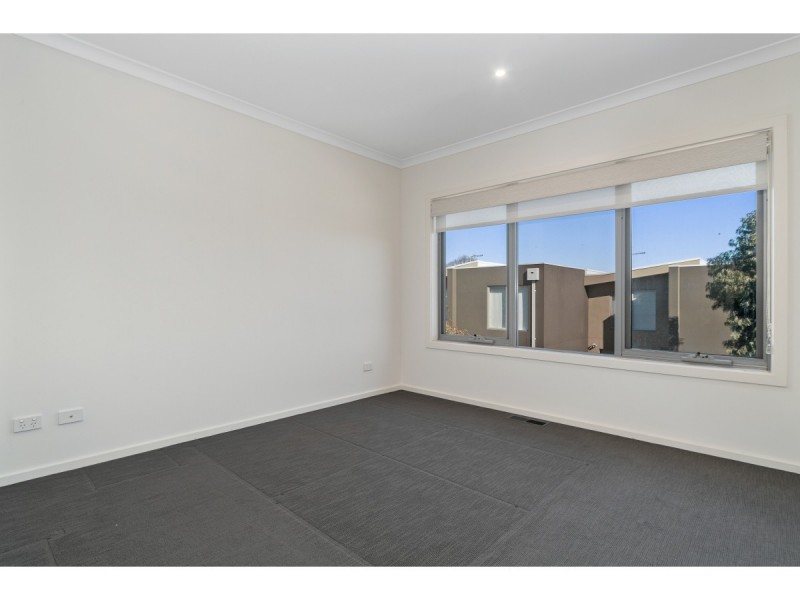 1 Carnation Court, Frankston VIC 3199