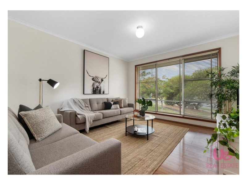 8 Brunning Crescent, Frankston North VIC 3200