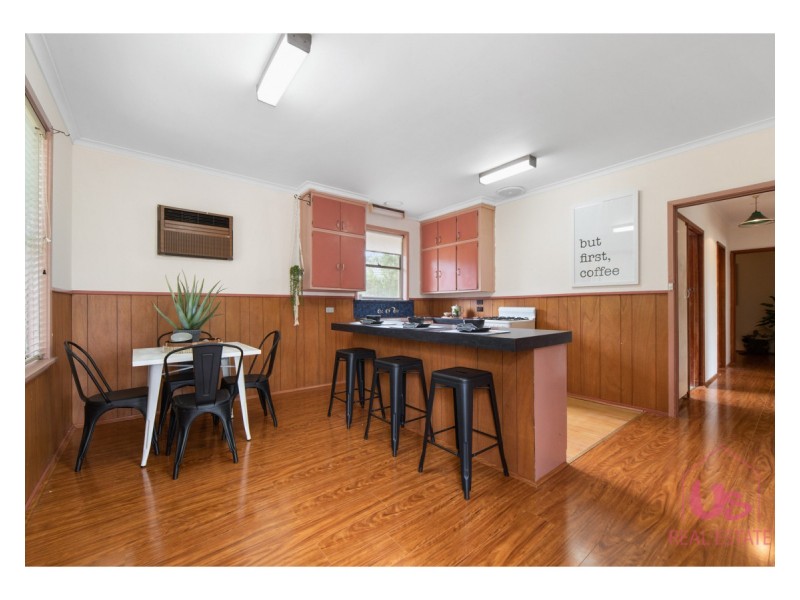 8 Brunning Crescent, Frankston North VIC 3200