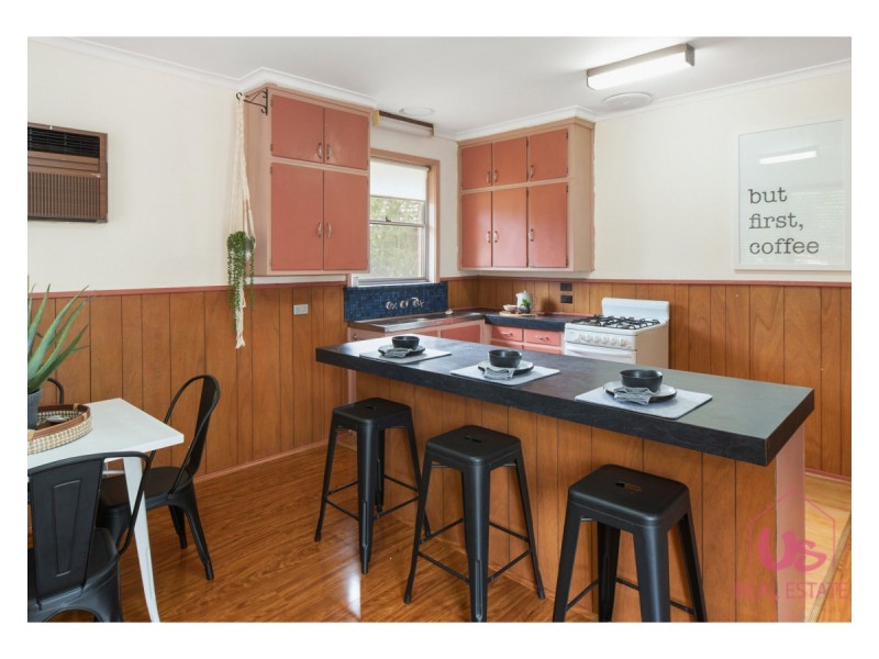 8 Brunning Crescent, Frankston North VIC 3200