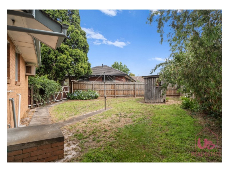 8 Brunning Crescent, Frankston North VIC 3200