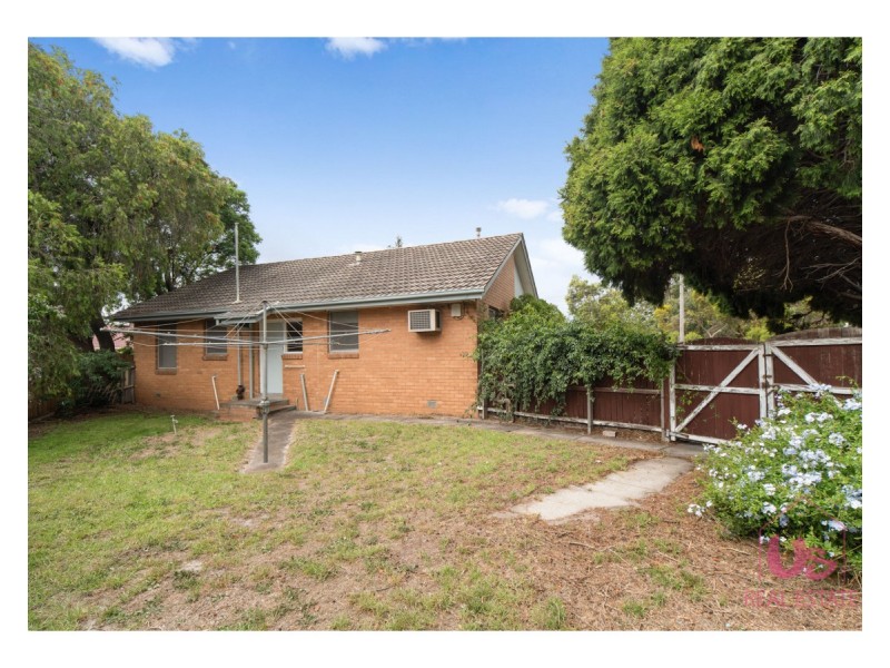 8 Brunning Crescent, Frankston North VIC 3200