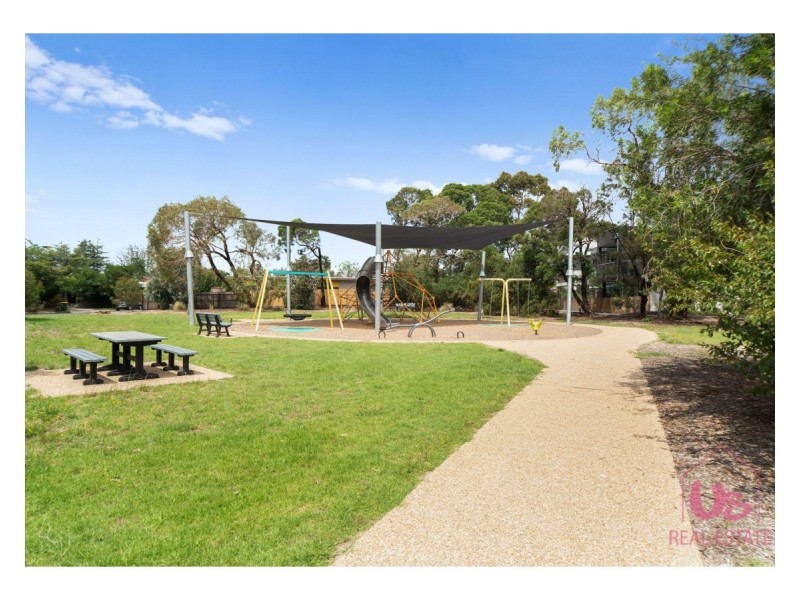 8 Brunning Crescent, Frankston North VIC 3200