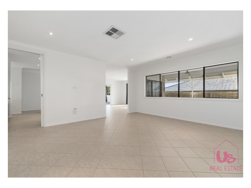 6 Amethyst Close, Skye VIC 3977