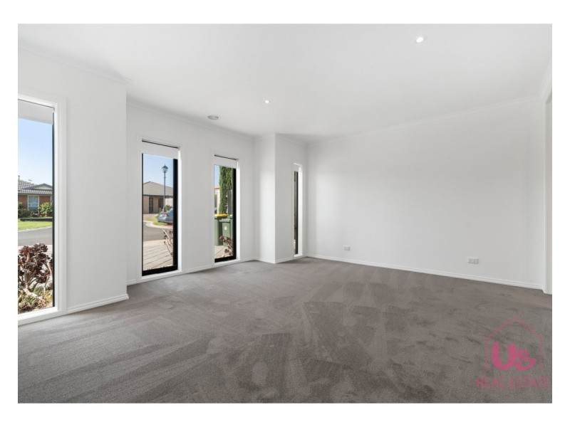 6 Amethyst Close, Skye VIC 3977