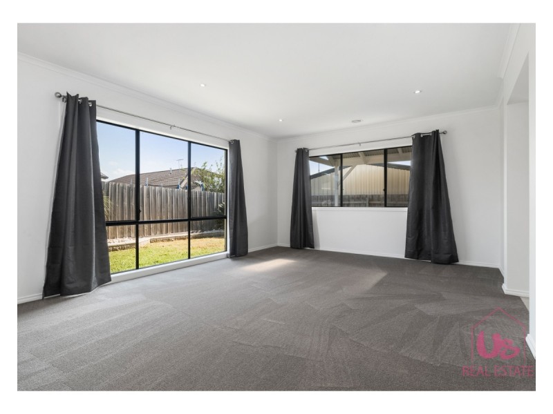 6 Amethyst Close, Skye VIC 3977