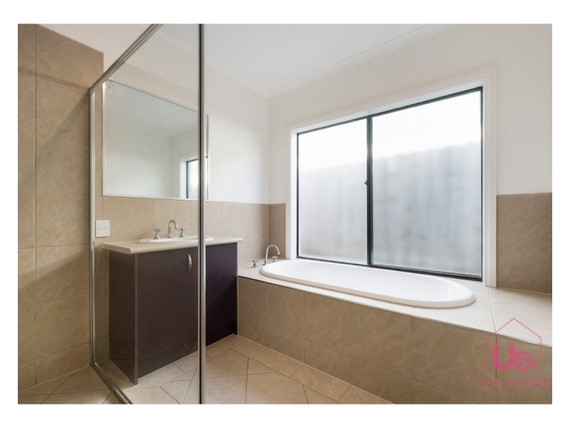 6 Amethyst Close, Skye VIC 3977