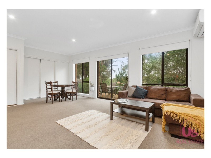 4/98 Ahern Road, Pakenham VIC 3810