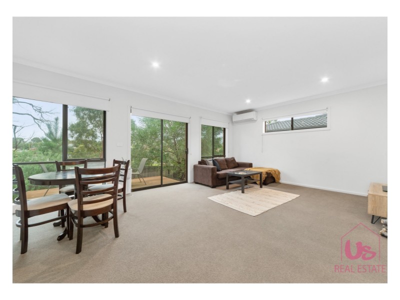 4/98 Ahern Road, Pakenham VIC 3810