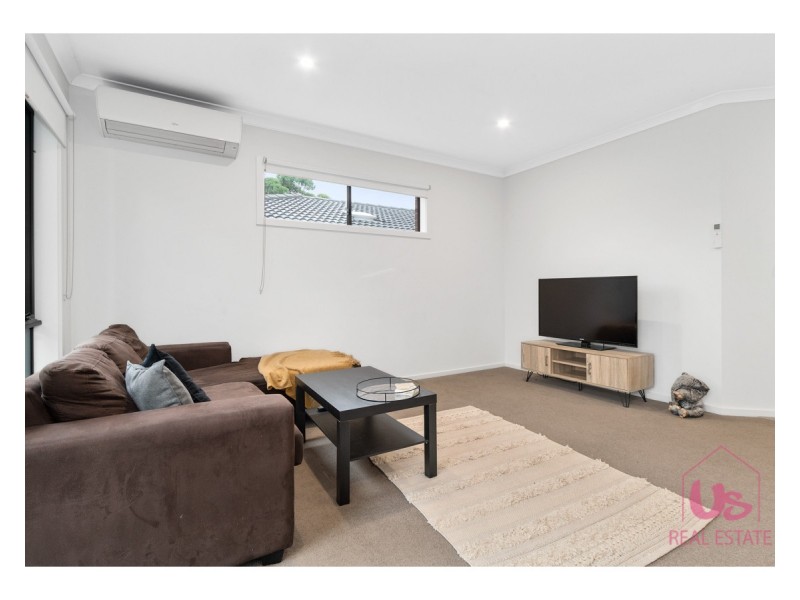 4/98 Ahern Road, Pakenham VIC 3810