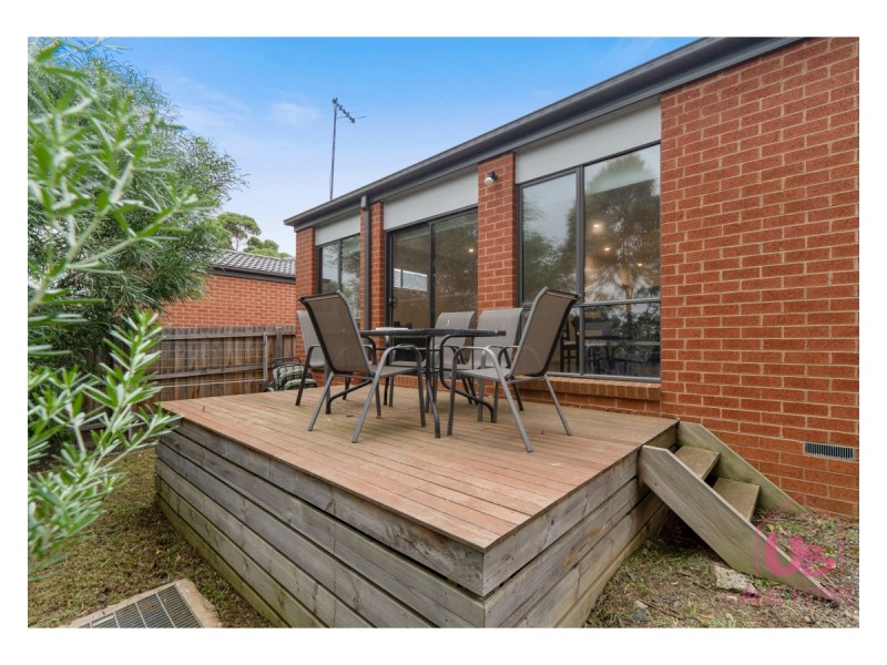 4/98 Ahern Road, Pakenham VIC 3810