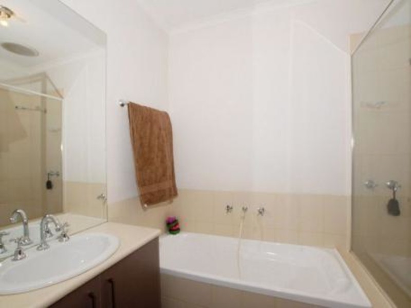 2/13 Honeyeater Place, Carrum Downs VIC 3201