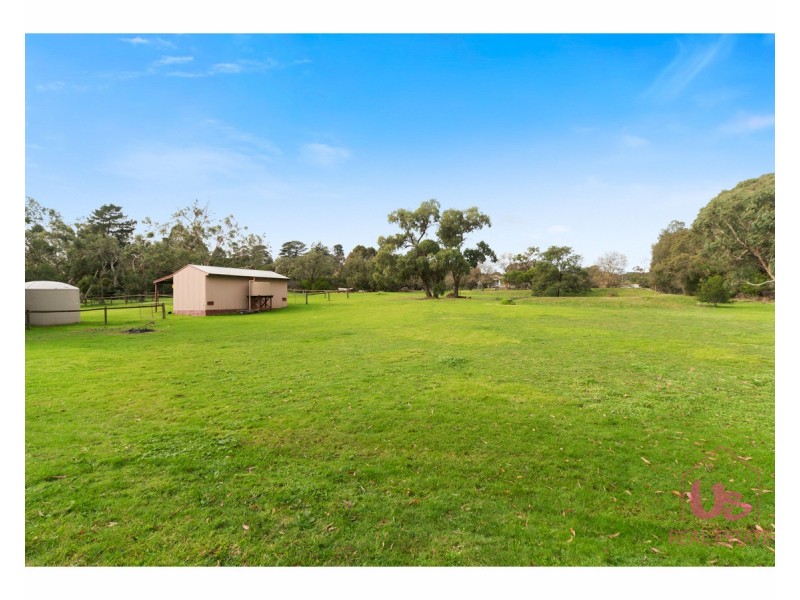 2 Woodlands Road, Cranbourne South VIC 3977