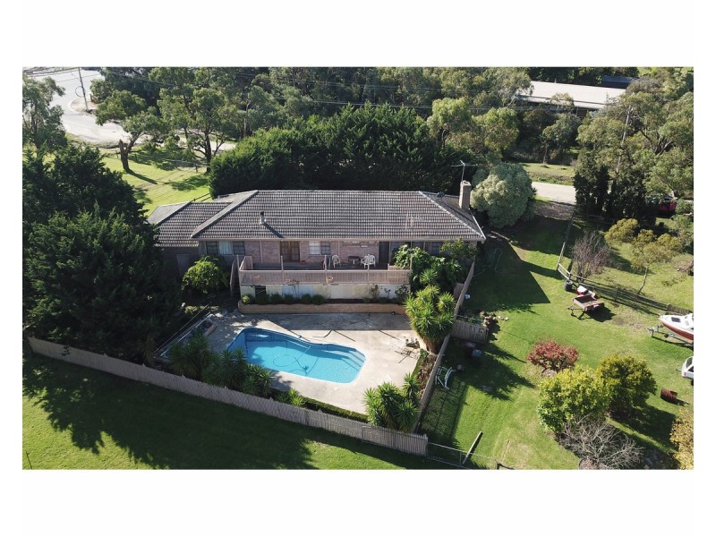 2 Woodlands Road, Cranbourne South VIC 3977