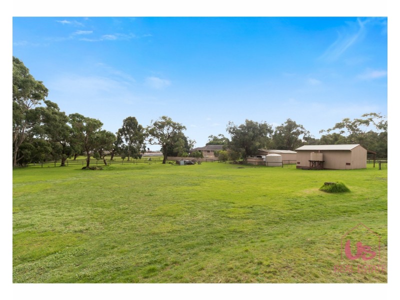 2 Woodlands Road, Cranbourne South VIC 3977