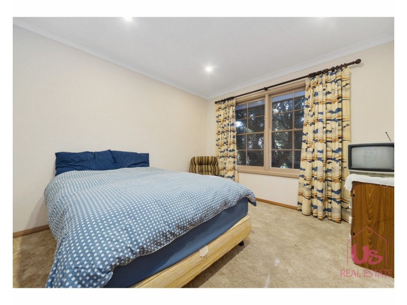 2 Woodlands Road, Cranbourne South VIC 3977