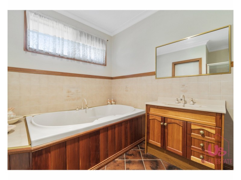 2 Woodlands Road, Cranbourne South VIC 3977