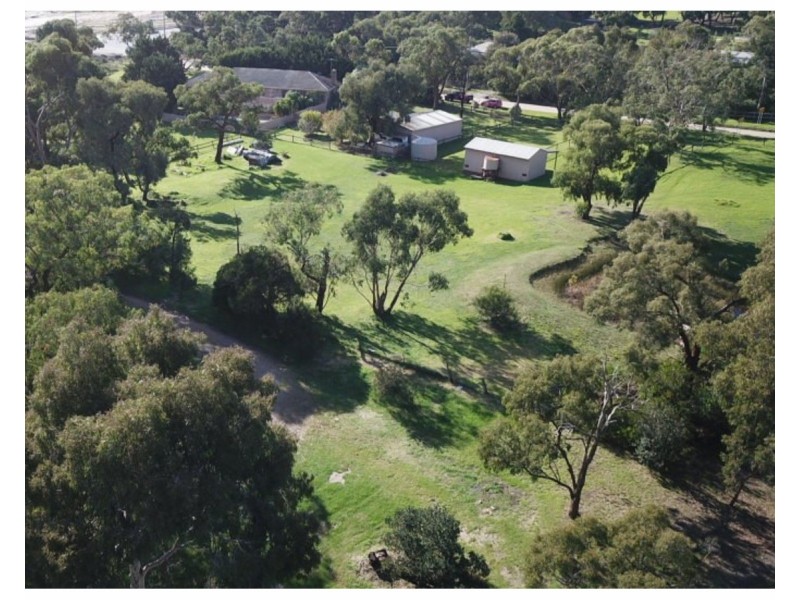 2 Woodlands Road, Cranbourne South VIC 3977