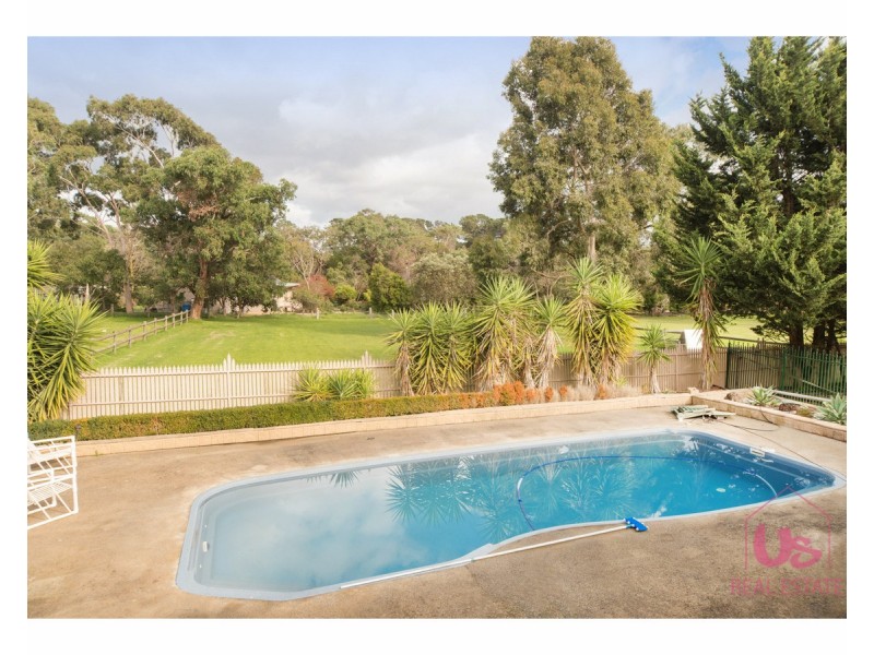 2 Woodlands Road, Cranbourne South VIC 3977