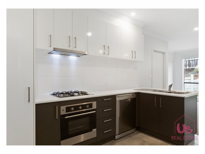 6/98 Ahern Road, Pakenham VIC 3810