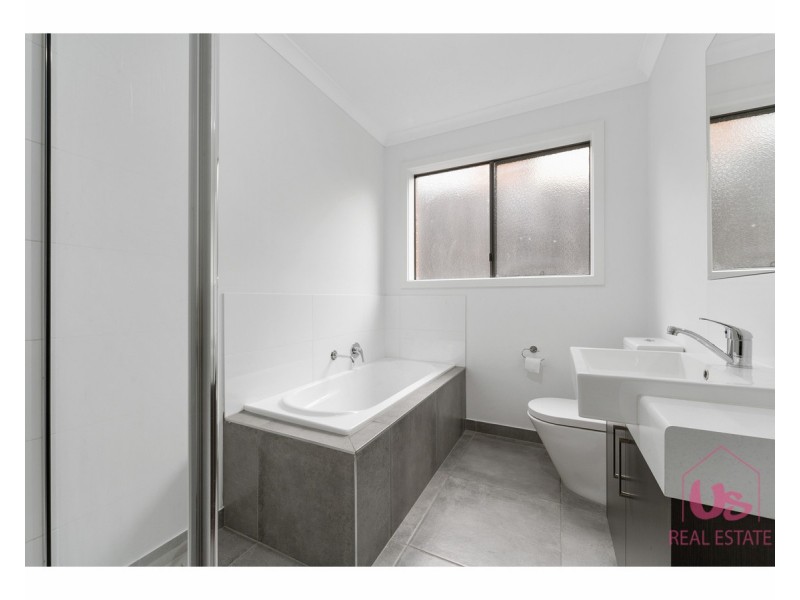 6/98 Ahern Road, Pakenham VIC 3810