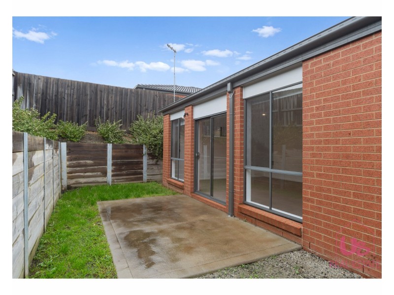6/98 Ahern Road, Pakenham VIC 3810