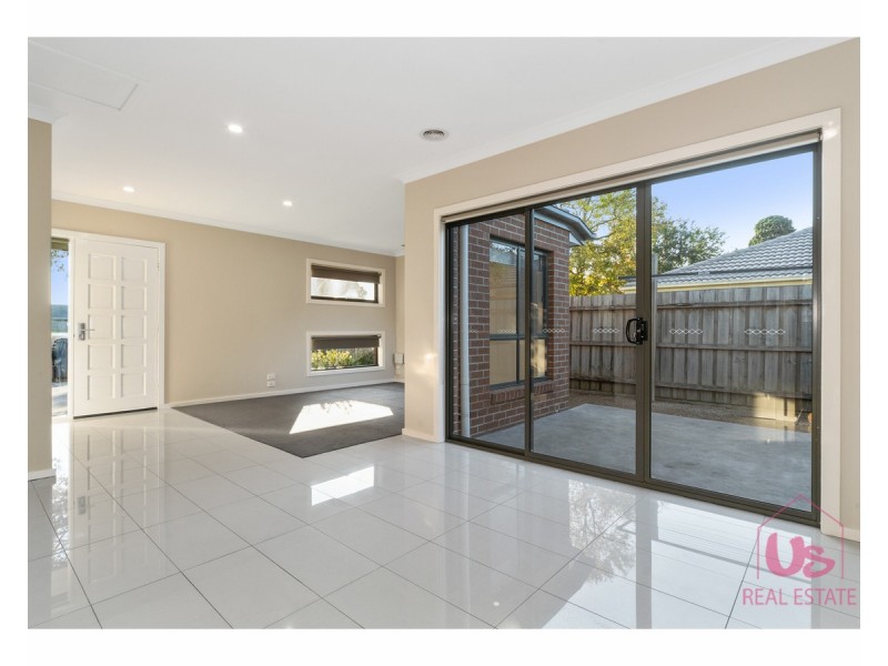 1/2 Russell Street, Cranbourne VIC 3977