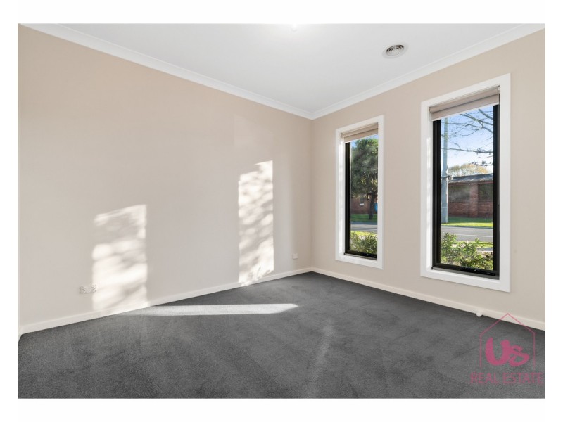 1/2 Russell Street, Cranbourne VIC 3977