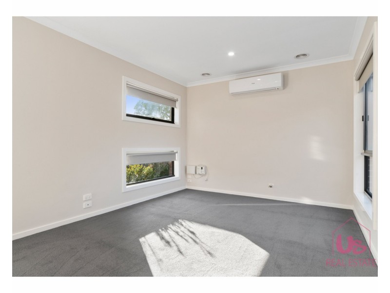 1/2 Russell Street, Cranbourne VIC 3977