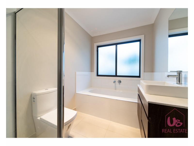 1/2 Russell Street, Cranbourne VIC 3977