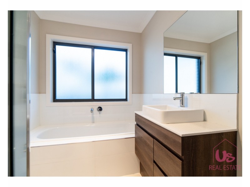 1/2 Russell Street, Cranbourne VIC 3977