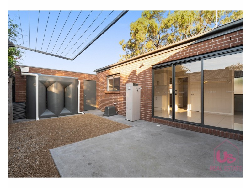 1/2 Russell Street, Cranbourne VIC 3977