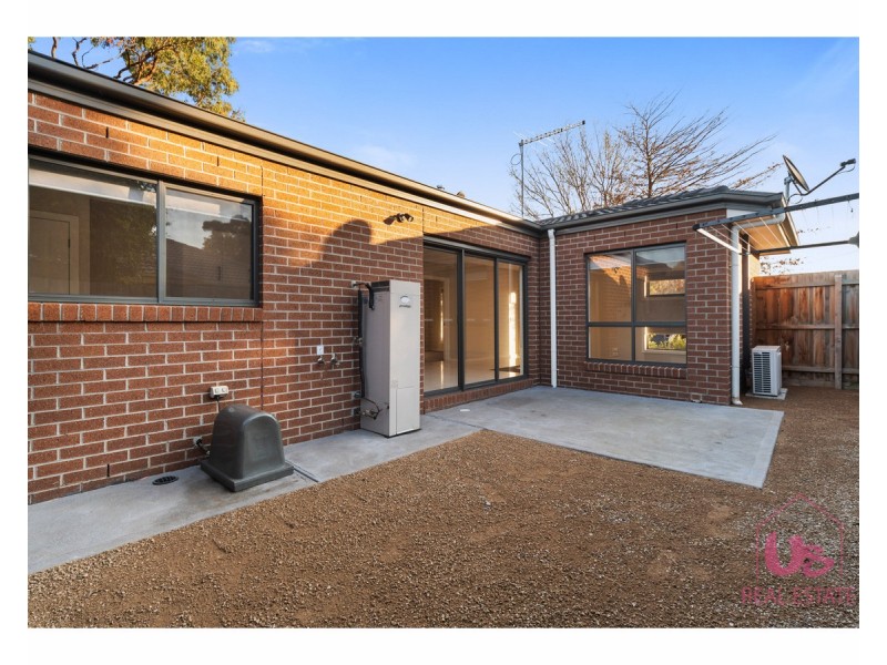 1/2 Russell Street, Cranbourne VIC 3977