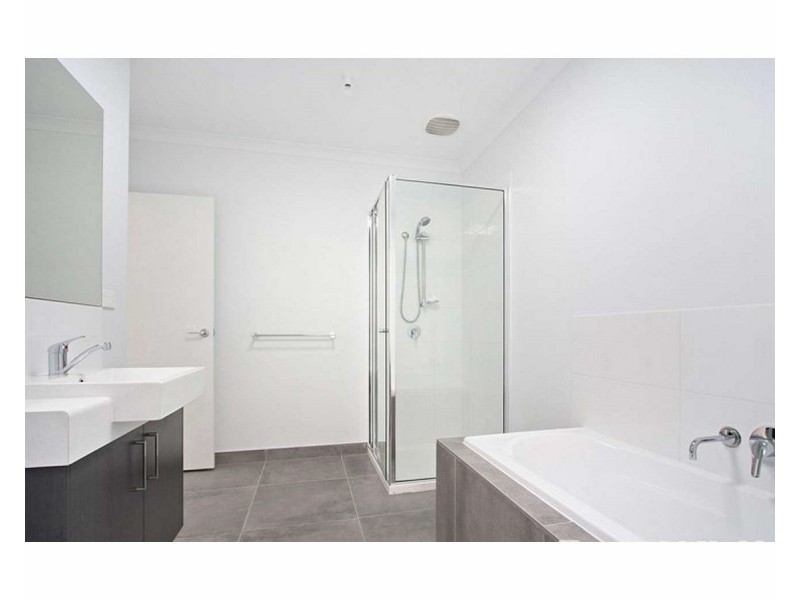 9/98 Ahern Road, Pakenham VIC 3810