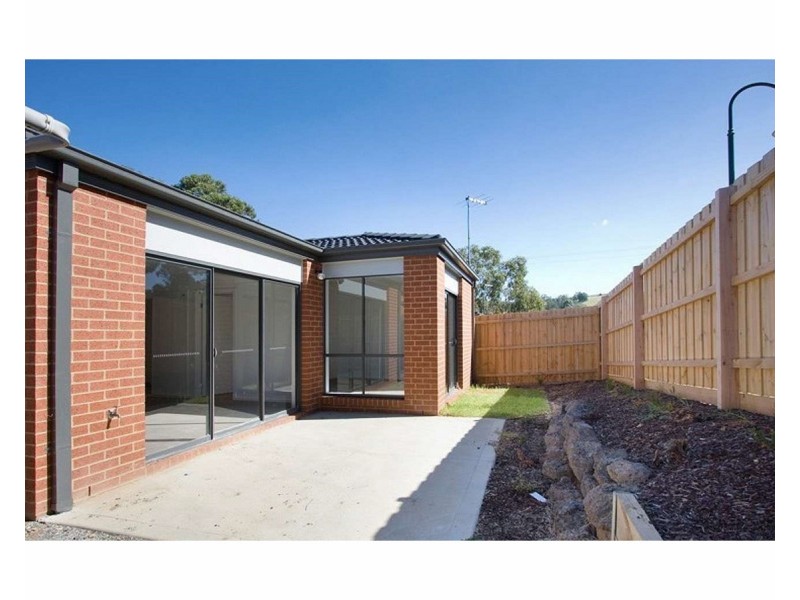 9/98 Ahern Road, Pakenham VIC 3810