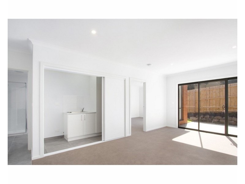 9/98 Ahern Road, Pakenham VIC 3810