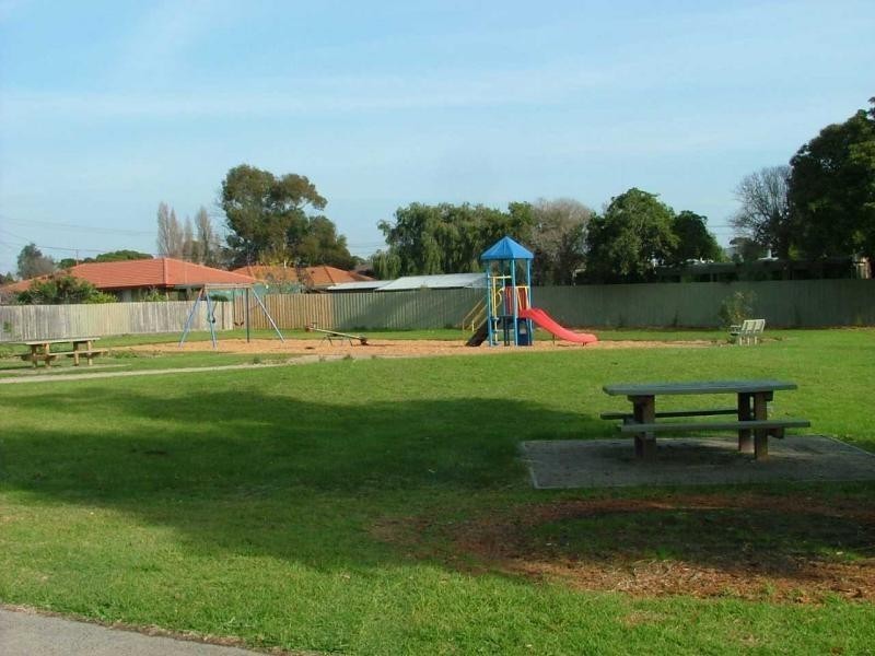 16 Lorna Street, Seaford VIC 3198