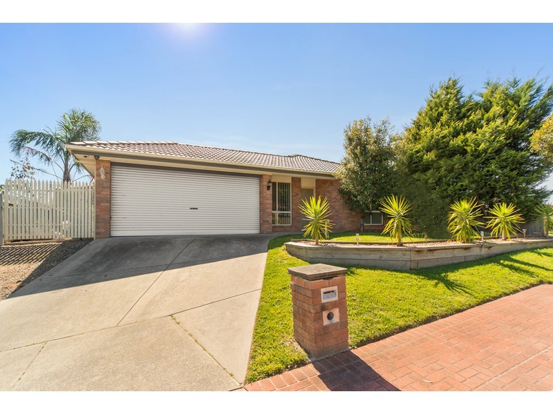 15 Grasswren Close, Langwarrin VIC 3910