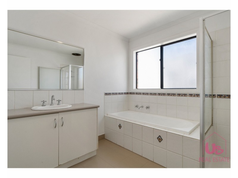 18 Manorwoods Drive, Frankston VIC 3199