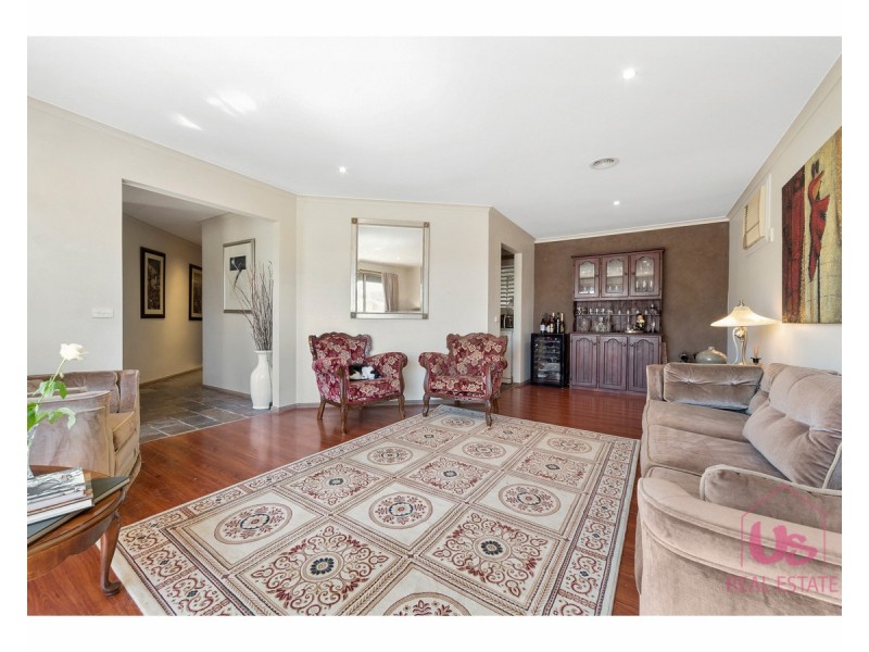 6 Kibo Court, Cranbourne North VIC 3977