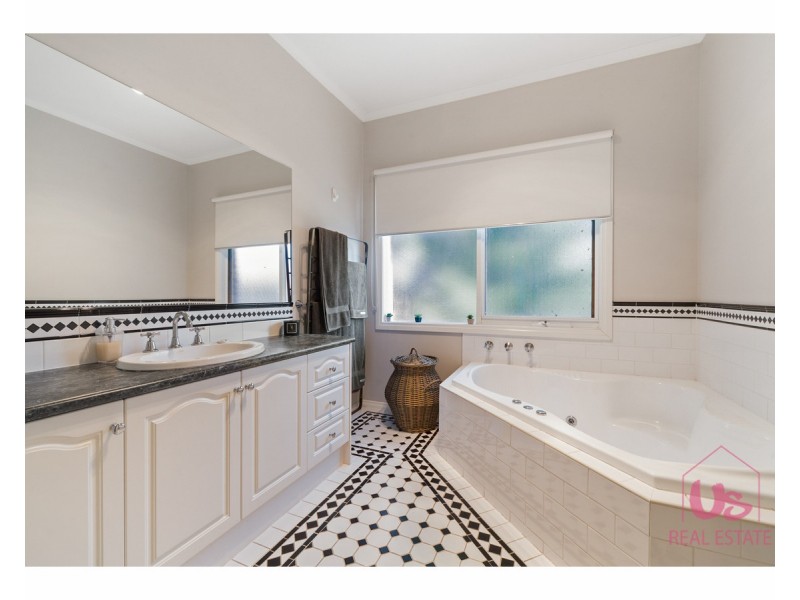 8 Heathwren Close, Frankston South VIC 3199