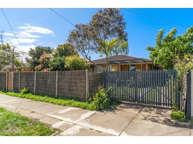 33 Robertson Drive, Mornington VIC 3931