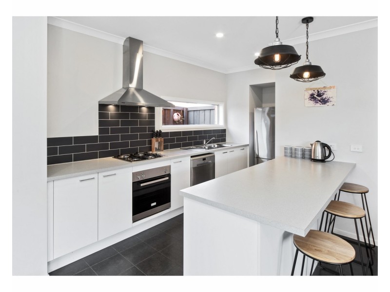 32b Green Gully Road, Clyde VIC 3978