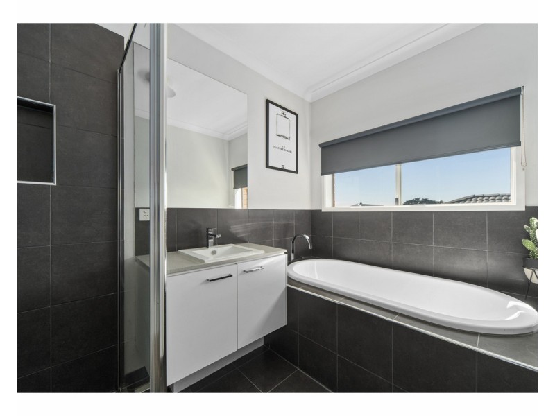 32b Green Gully Road, Clyde VIC 3978