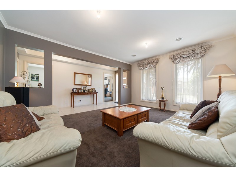 25 Pepperbush Crescent, Langwarrin VIC 3910