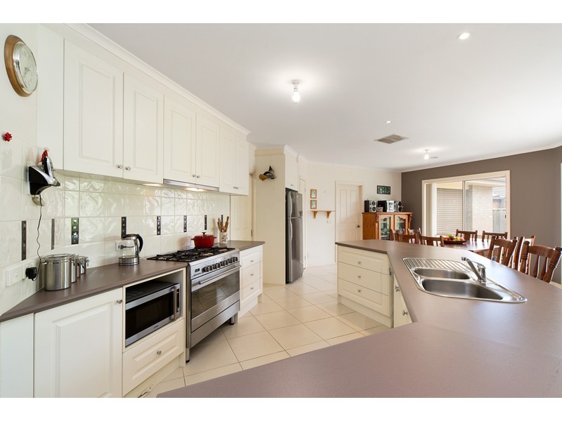 25 Pepperbush Crescent, Langwarrin VIC 3910
